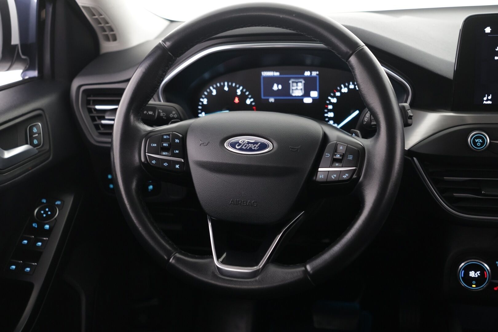 Ford Focus 2019 1,0 EcoBoost 125hv A8 Titanium Wagon - | Vakkari | AppleCarPlay | AndroidAuto | Tutkat edessä ja takana | Vetokoukku | 
