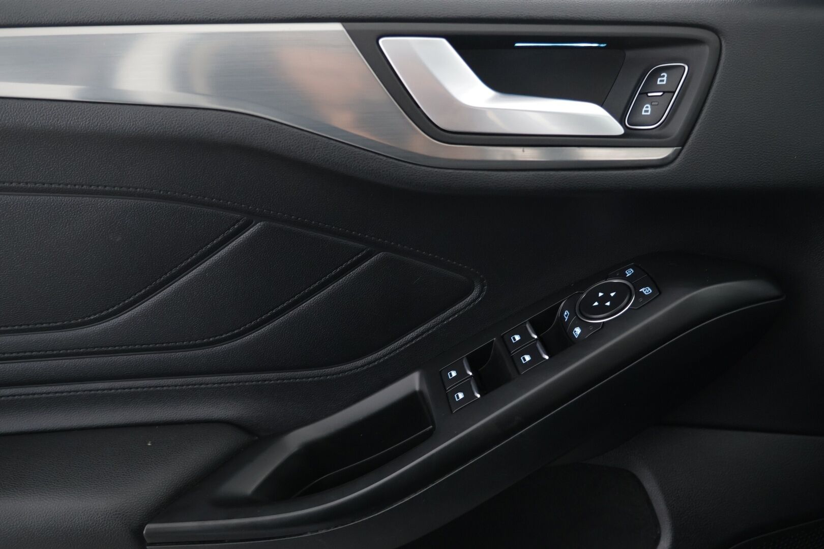 Ford Focus 2019 1,0 EcoBoost 125hv A8 Titanium Wagon - | Vakkari | AppleCarPlay | AndroidAuto | Tutkat edessä ja takana | Vetokoukku | 