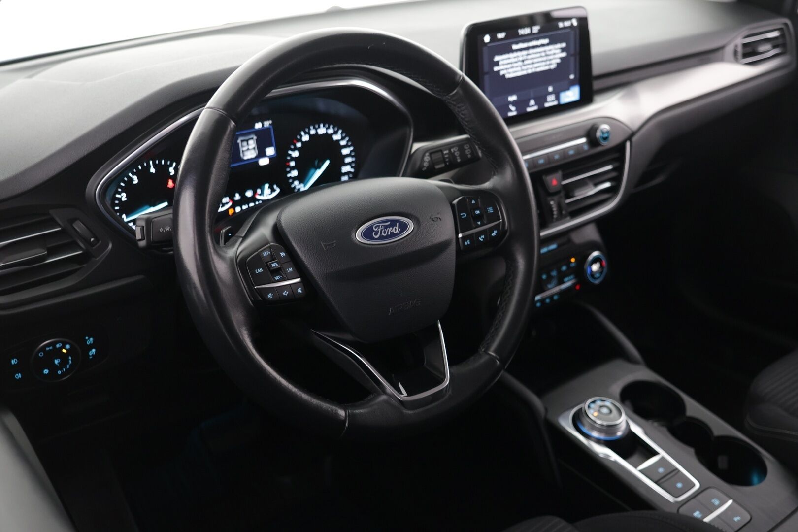 Ford Focus 2019 1,0 EcoBoost 125hv A8 Titanium Wagon - | Vakkari | AppleCarPlay | AndroidAuto | Tutkat edessä ja takana | Vetokoukku | 