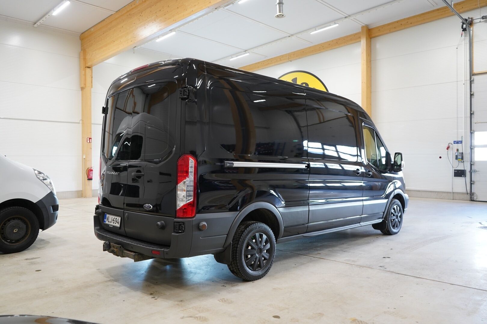 Ford Transit 2019 Van 350 2,0 TDCi 170 hv A6 Etuveto Trend L3H2 *Koukku / Webasto / Kamera* - ALV-vähennyskelpoinen / Kahdet Renkaat / Suomi-auto - HULLUT AVAJAISHULINAT KORKOTARJOUS 3,29 %