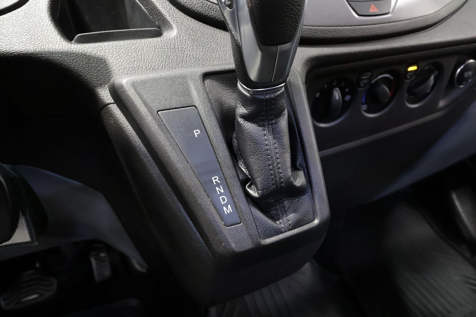 Ford Transit 2019 Van 350 2,0 TDCi 170 hv A6 Etuveto Trend L3H2 * Vakkari / Koukku / webasto / P.Kamera * - ALV-vähennyskelpoinen / Kahdet Renkaat / Suomi-auto 