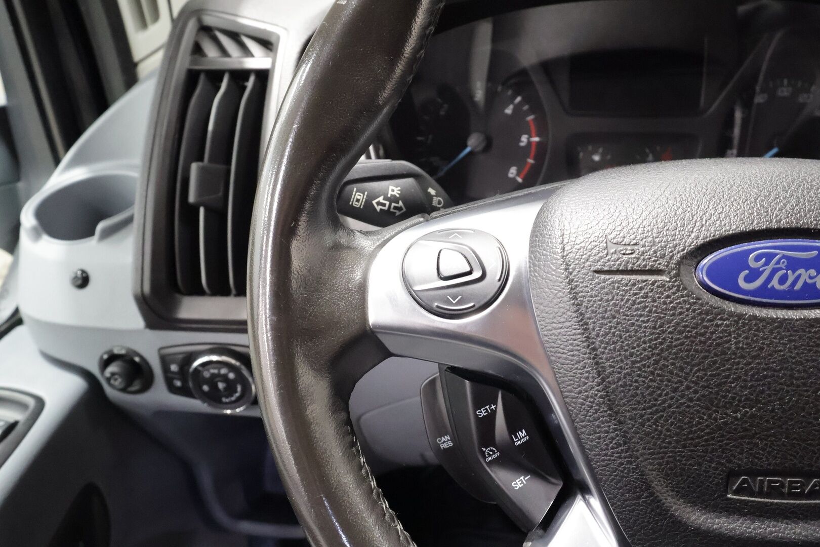 Ford Transit 2019 Van 350 2,0 TDCi 170 hv A6 Etuveto Trend L3H2 * Vakkari / Koukku / webasto / P.Kamera * - ALV-vähennyskelpoinen / Kahdet Renkaat / Suomi-auto 