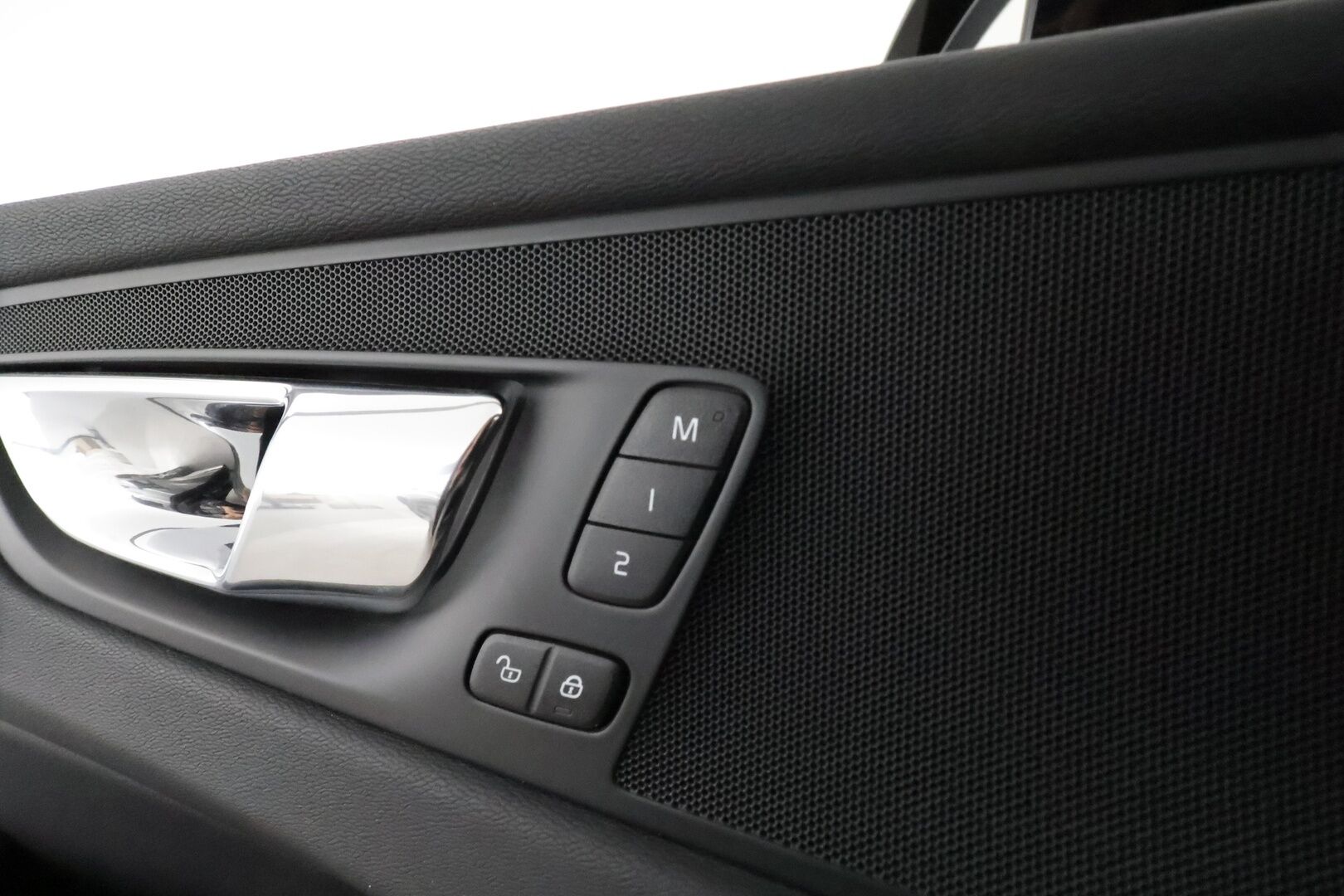 Volvo XC60 2019 T8 AWD Inscription aut **ACC / Ilma-alusta / Koukku / Panorama / Muistipenkki / P.kamera / Full LED / BLIS / Webasto** - Suomi-auto / Kahdet renkaat aluvanteilla / Merkkihuollettu