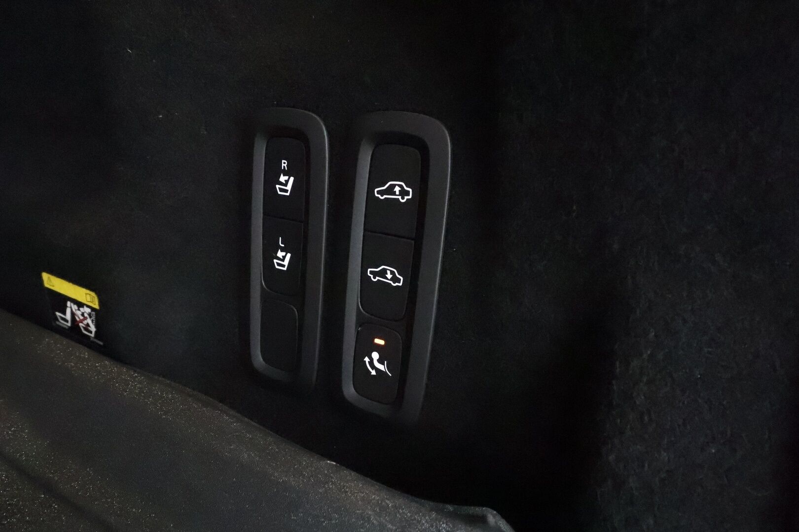 Volvo XC60 2019 T8 AWD Inscription aut **ACC / Ilma-alusta / Koukku / Panorama / Muistipenkki / P.kamera / Full LED / BLIS / Webasto** - Suomi-auto / Kahdet renkaat aluvanteilla / Merkkihuollettu