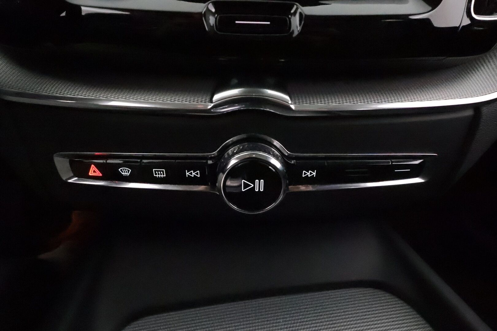 Volvo XC60 2019 T8 AWD Inscription aut **ACC / Ilma-alusta / Koukku / Panorama / Muistipenkki / P.kamera / Full LED / BLIS / Webasto** - Suomi-auto / Kahdet renkaat aluvanteilla / Merkkihuollettu