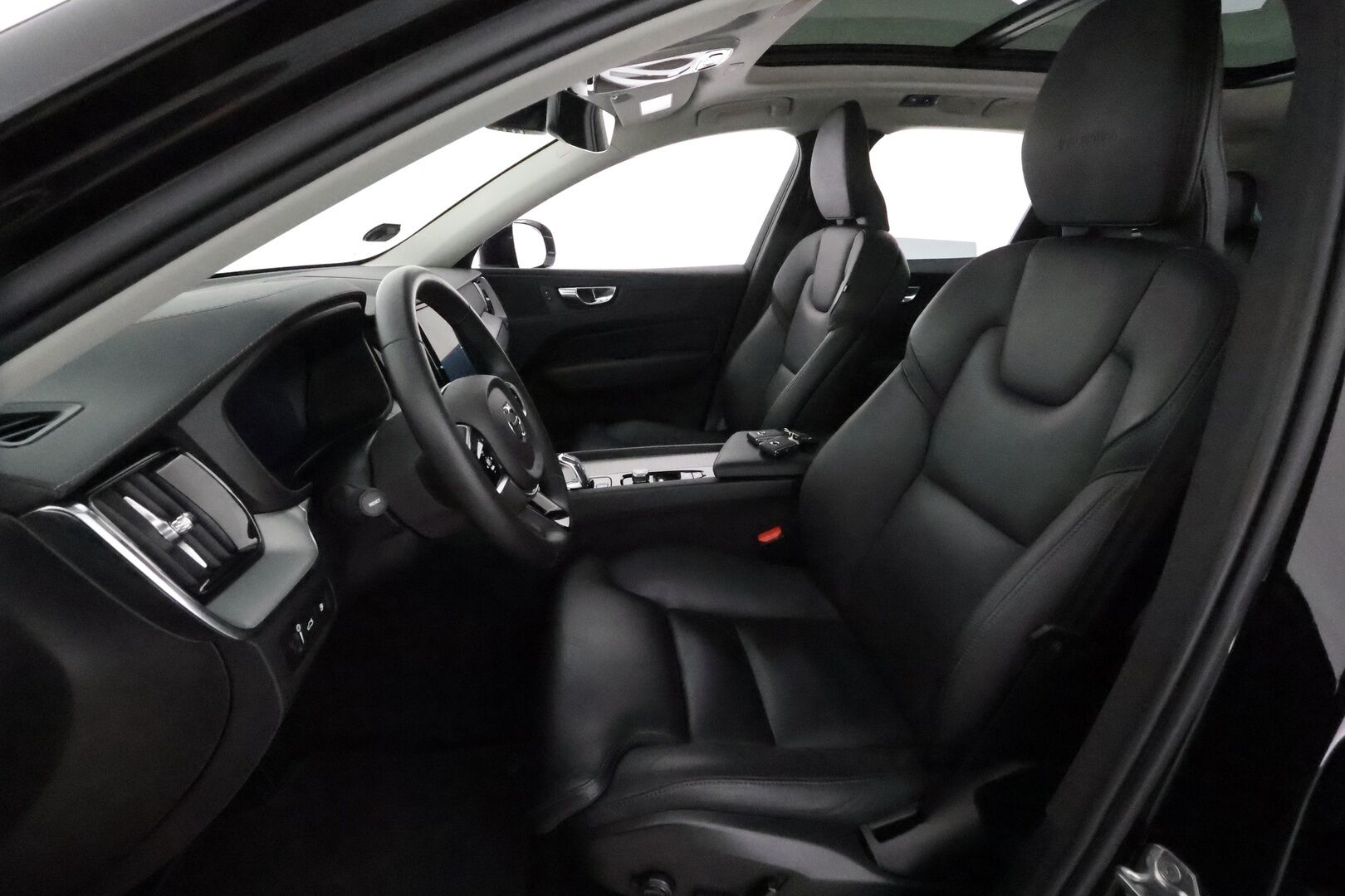 Volvo XC60 2019 T8 AWD Inscription aut **ACC / Ilma-alusta / Koukku / Panorama / Muistipenkki / P.kamera / Full LED / BLIS / Webasto** - Suomi-auto / Kahdet renkaat aluvanteilla / Merkkihuollettu
