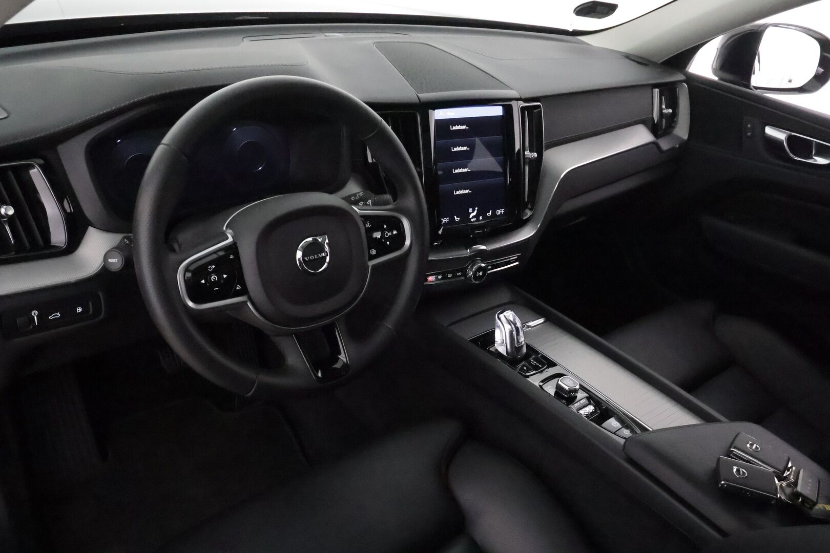Volvo XC60 2019 T8 AWD Inscription aut **ACC / Ilma-alusta / Koukku / Panorama / Muistipenkki / P.kamera / Full LED / BLIS / Webasto** - Suomi-auto / Kahdet renkaat aluvanteilla / Merkkihuollettu