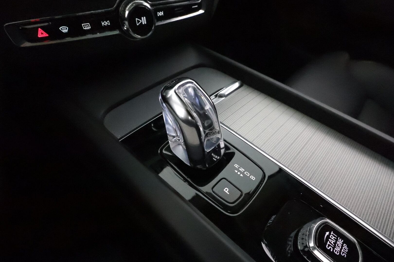 Volvo XC60 2019 T8 AWD Inscription aut **ACC / Ilma-alusta / Koukku / Panorama / Muistipenkki / P.kamera / Full LED / BLIS / Webasto** - Suomi-auto / Kahdet renkaat aluvanteilla / Merkkihuollettu