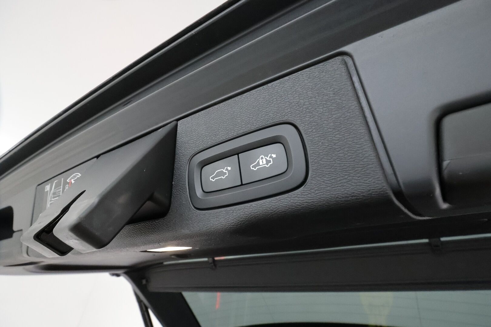 Volvo XC60 2019 T8 AWD Inscription aut **ACC / Ilma-alusta / Koukku / Panorama / Muistipenkki / P.kamera / Full LED / BLIS / Webasto** - Suomi-auto / Kahdet renkaat aluvanteilla / Merkkihuollettu