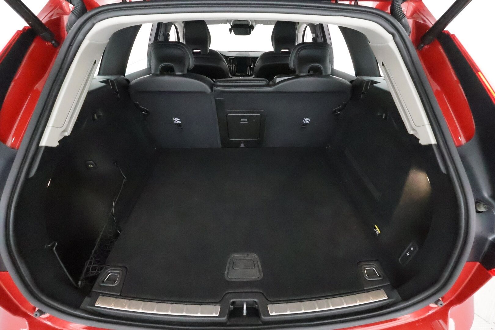 Volvo XC60 2019 D4 Business Inscription aut **Webasto / Adapt.Vakkari / Full-LED / P.kamera / Sporttipenkki Muistilla / Navi / Keyless** - 3,99 % KORKOTARJOUS TÄHÄN AUTOON - 1-om Suomi-auto / Kahdet Renkaat / Merkkihuollettu!