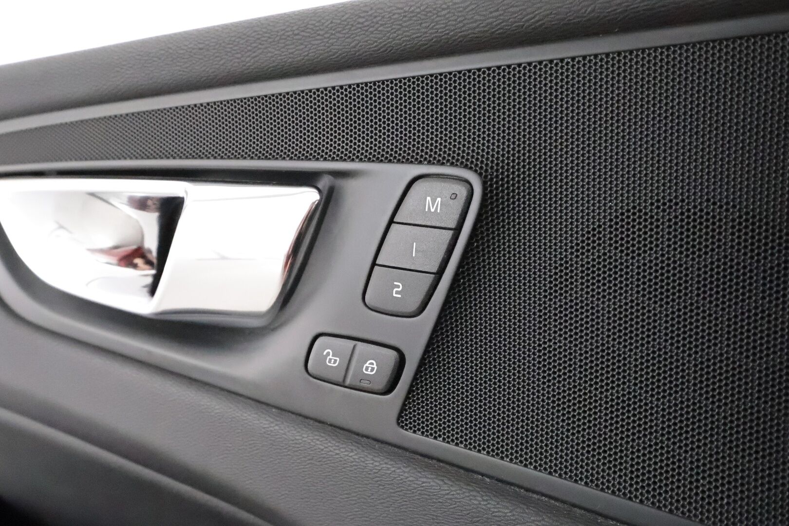 Volvo XC60 2019 D4 Business Inscription aut **Webasto / Adapt.Vakkari / Full-LED / P.kamera / Sporttipenkki Muistilla / Navi / Keyless** - 3,99 % KORKOTARJOUS TÄHÄN AUTOON - 1-om Suomi-auto / Kahdet Renkaat / Merkkihuollettu!