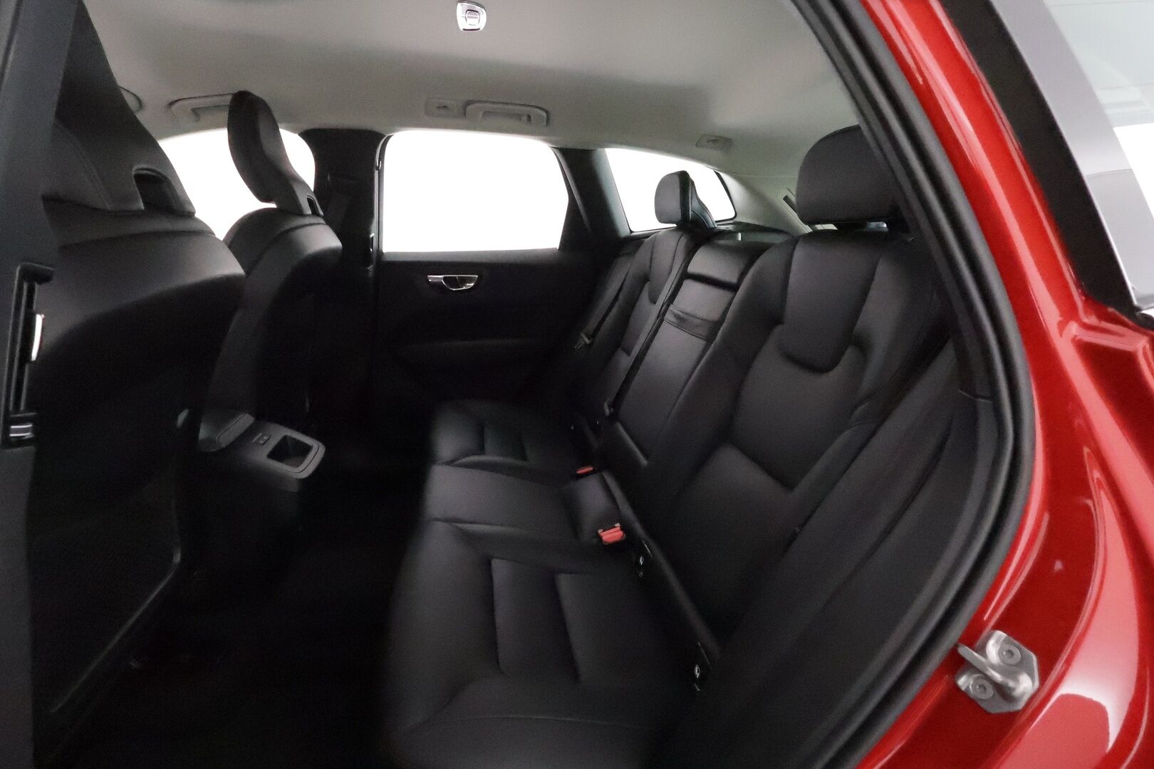 Volvo XC60 2019 D4 Business Inscription aut **Webasto / Adapt.Vakkari / Full-LED / P.kamera / Sporttipenkki Muistilla / Navi / Keyless** - 3,99 % KORKOTARJOUS TÄHÄN AUTOON - 1-om Suomi-auto / Kahdet Renkaat / Merkkihuollettu!
