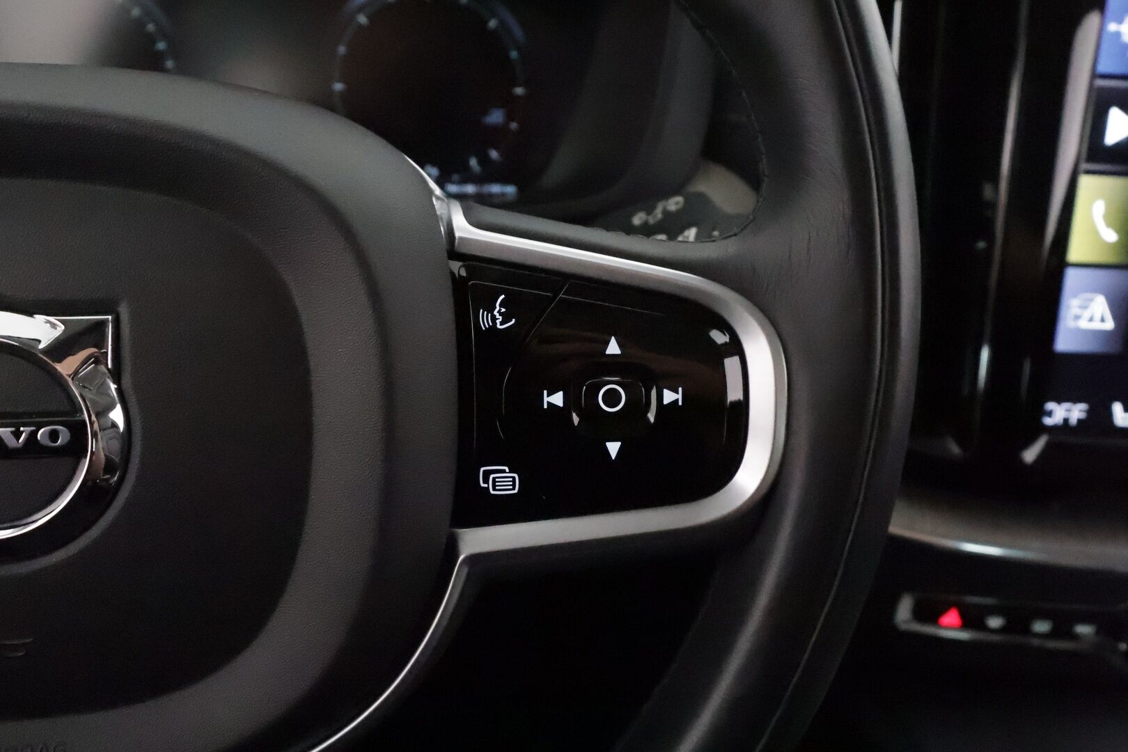 Volvo XC60 2019 D4 Business Inscription aut **Webasto / Adapt.Vakkari / Full-LED / P.kamera / Sporttipenkki Muistilla / Navi / Keyless** - 3,99 % KORKOTARJOUS TÄHÄN AUTOON - 1-om Suomi-auto / Kahdet Renkaat / Merkkihuollettu!