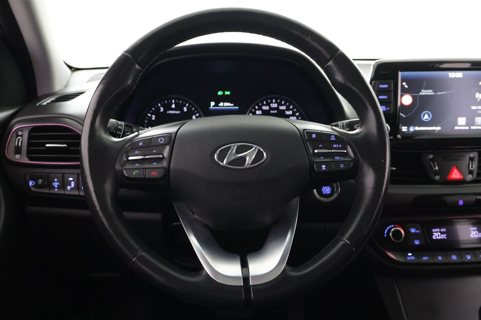 Hyundai i30 Fastback 2019 1,4 T-GDI 140 hv 7DCT-aut Style - | Kattoluukku | Webasto | ACC | Navi | Peruutuskamera | BLIS | Lane Assist | Keyless | Burgundy Nahkasisusta | Ilmastoidut etuistuimet | Sähköpenkki muistilla | Suomi-auto