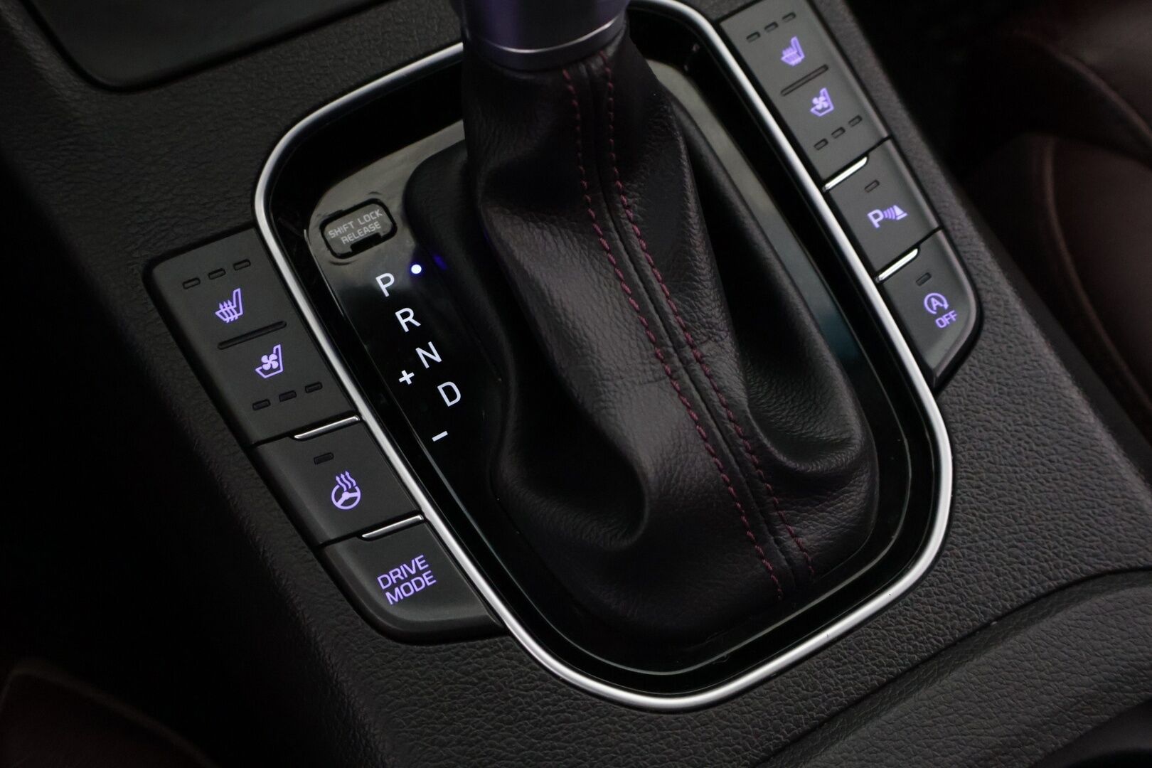 Hyundai i30 Fastback 2019 1,4 T-GDI 140 hv 7DCT-aut Style - | Kattoluukku | Webasto | ACC | Navi | Peruutuskamera | BLIS | Lane Assist | Keyless | Burgundy Nahkasisusta | Ilmastoidut etuistuimet | Sähköpenkki muistilla | Suomi-auto