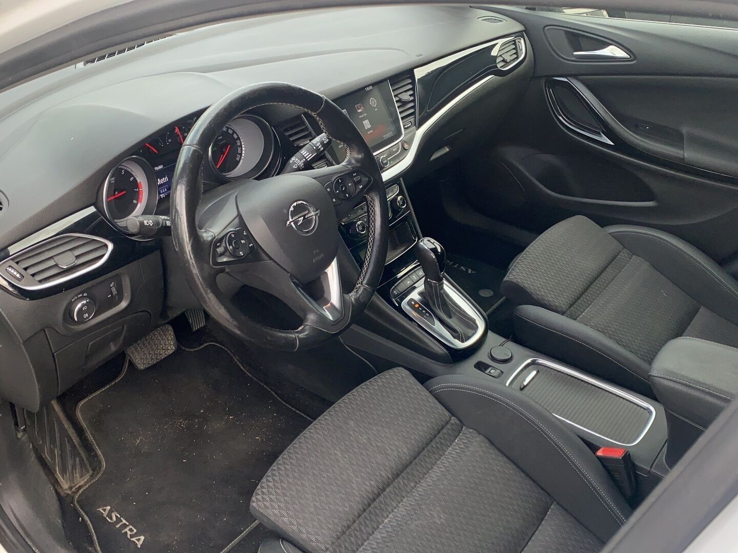 Opel Astra 2019 Sports Tourer Innovation Plus 150 Turbo A - | Koukku | Led | Vakkari | Peruutuskamera | Sporttipenkit | BLIS | 2-omisteinen Suomi-auto | Ratinlämmitin | Lohkolämmitin |