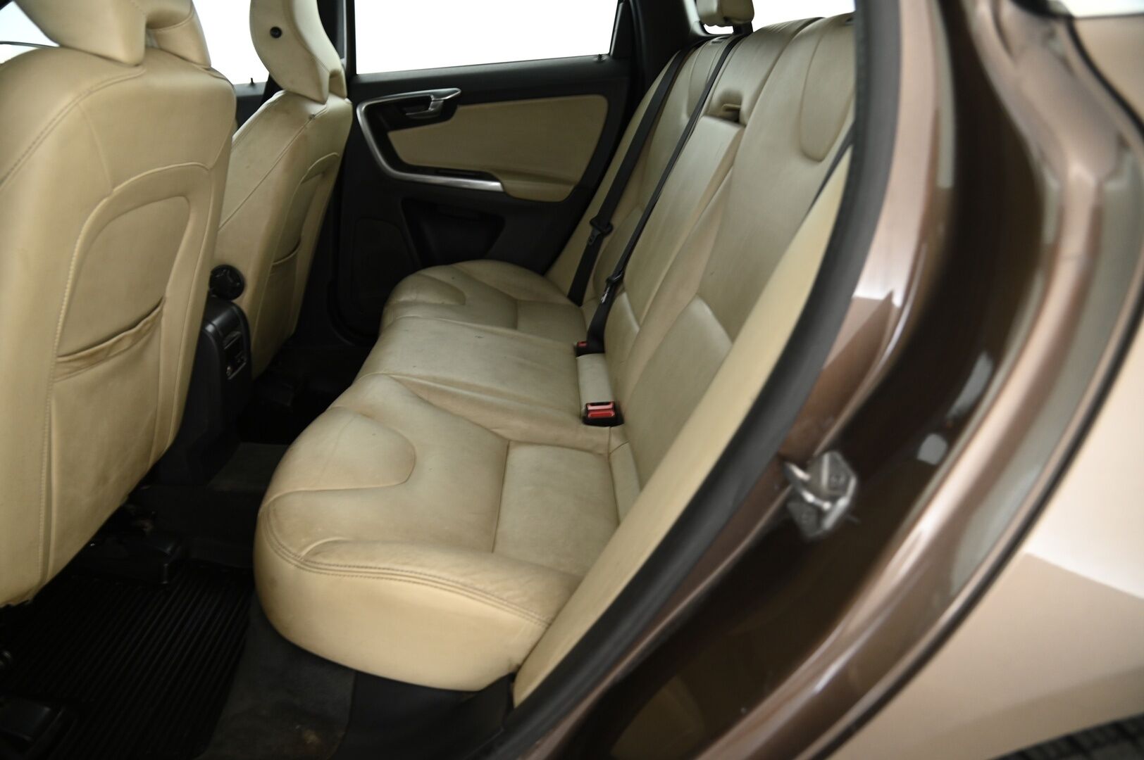 Volvo XC60 2014 2,4 D4 AWD Summum aut *Vetokoukku / Vakionopeudensäädin / Webasto / Nahkasisusta* - 3,99% KORKOTARJOUS TÄHÄN AUTOON 21.9. ASTI - Todella hyvin huollettu ja jakopää tehty 2025/243tkm 