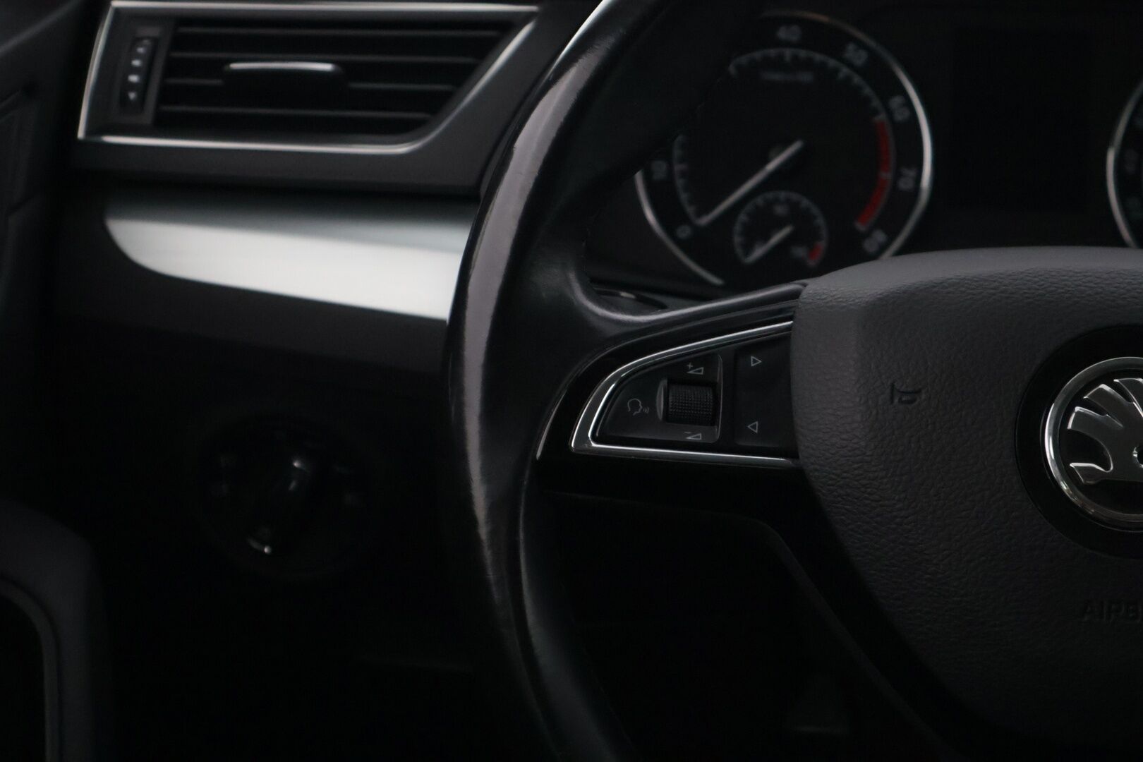Skoda Superb 2019 Combi 1,5 TSI ACT Ambition BusinessLine DSG Autom. * Webasto / Keylessgo / Lämmitettävä tuulilasi / Peruutuskamera * - * Suomi-auto / 2x renkaat / Juuri huollettu *