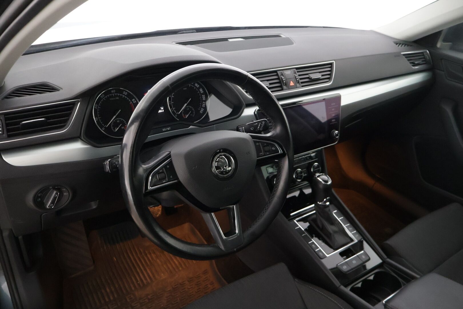 Skoda Superb 2019 Combi 1,5 TSI ACT Ambition BusinessLine DSG Autom. * Webasto / Keylessgo / Lämmitettävä tuulilasi / Peruutuskamera * - * Suomi-auto / 2x renkaat / Juuri huollettu *