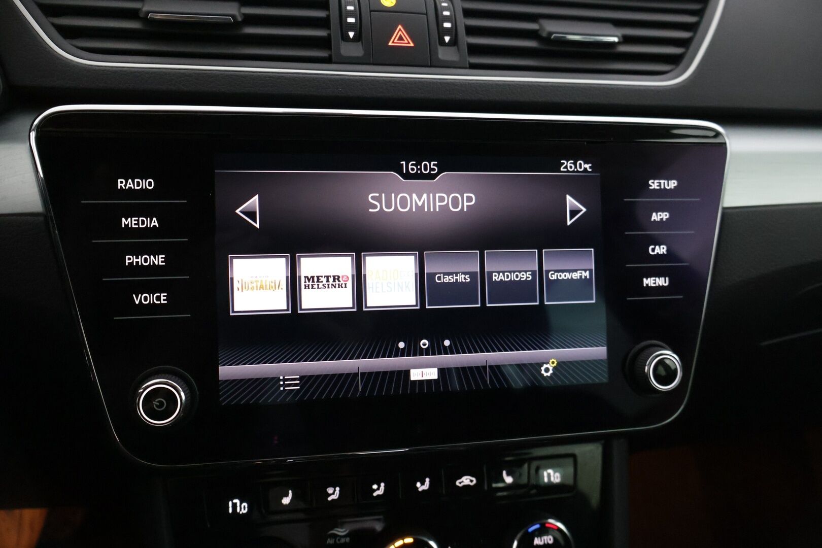 Skoda Superb 2019 Combi 1,5 TSI ACT Ambition BusinessLine DSG Autom. * Webasto / Keylessgo / Lämmitettävä tuulilasi / Peruutuskamera * - * Suomi-auto / 2x renkaat / Juuri huollettu *