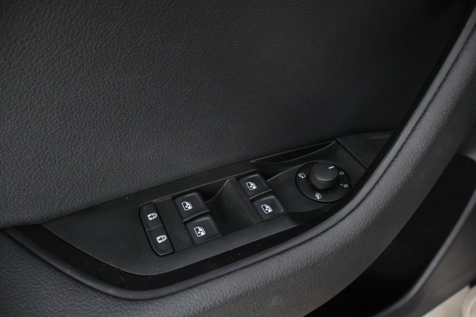 Skoda Superb 2019 Combi 1,5 TSI ACT Ambition BusinessLine DSG Autom. * Webasto / Keylessgo / Lämmitettävä tuulilasi / Peruutuskamera * - * Suomi-auto / 2x renkaat / Juuri huollettu *