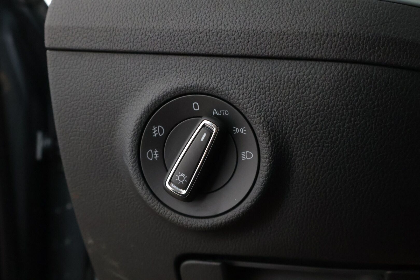 Skoda Superb 2019 Combi 1,5 TSI ACT Ambition BusinessLine DSG Autom. * Webasto / Keylessgo / Lämmitettävä tuulilasi / Peruutuskamera * - * Suomi-auto / 2x renkaat / Juuri huollettu *