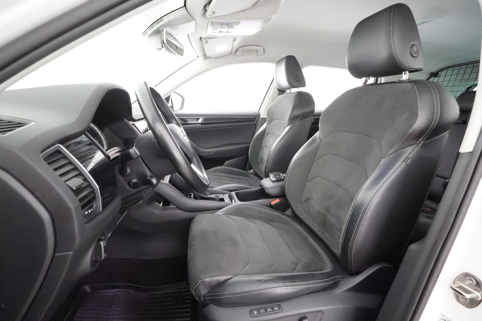 Skoda Kodiaq 2019 2,0 TDI 150 4x4 Style DSG Autom. - Webasto | Vetokoukku | Adapt.Vakkari | Muistipenkit | Keyless | Apple&Android | Peruutustutkat