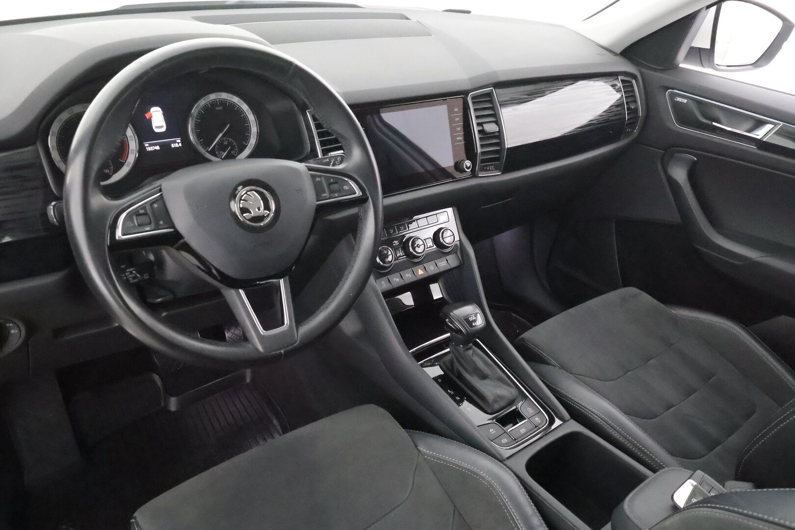 Skoda Kodiaq 2019 2,0 TDI 150 4x4 Style DSG Autom. - Webasto | Vetokoukku | Adapt.Vakkari | Muistipenkit | Keyless | Apple&Android | Peruutustutkat