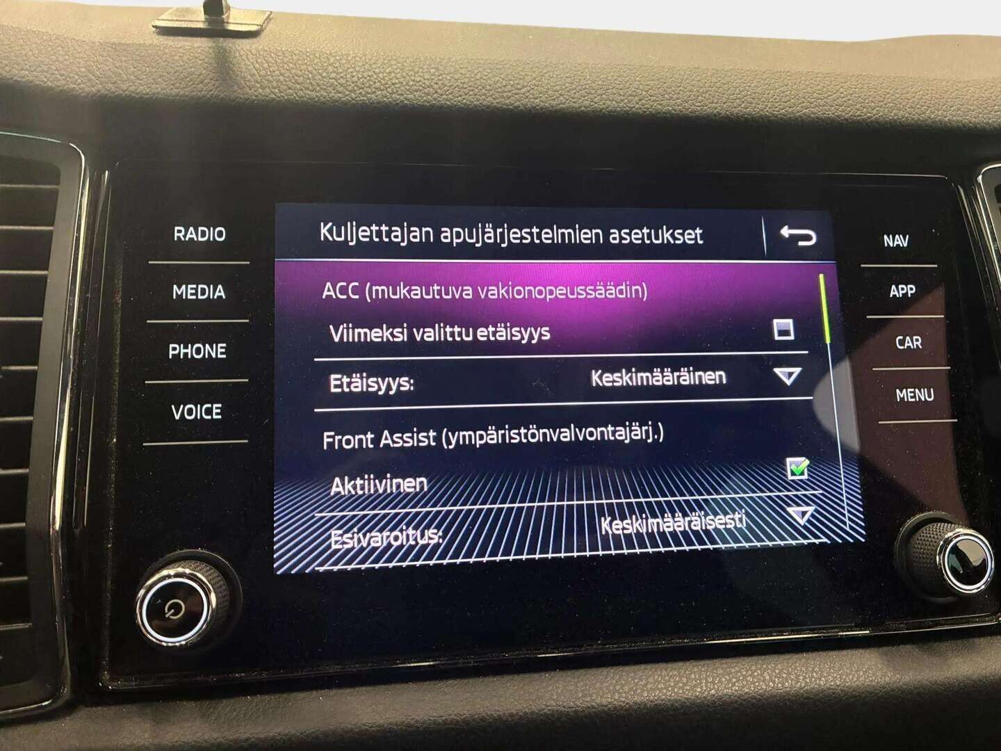 Skoda Kodiaq 2019 1,5 TSI ACT SportLine DSG Autom. -  | 7- Paikkainen | ACC | Webasto | Vetokoukku | Canton | 360 Kamera | Keyless | Sporttipenkit | Nahka/Alcantara | Ratinlämmitin | SmartLink | Muistipenkki | Suomi-auto | 2X Renkaat & Vanteet |