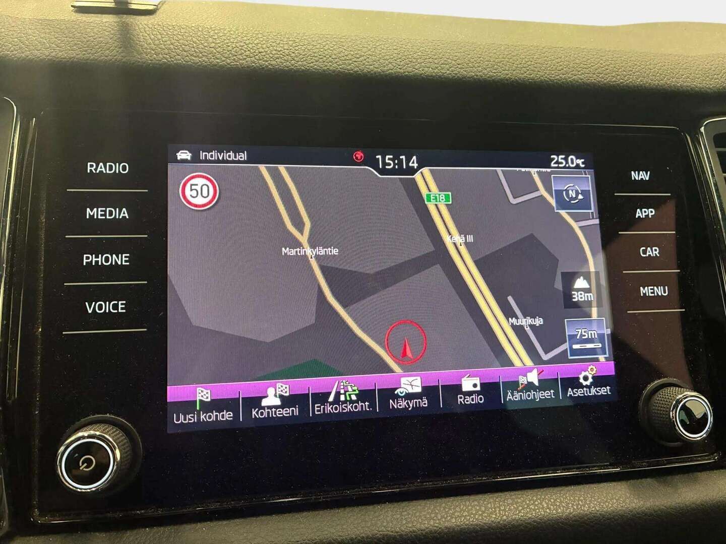 Skoda Kodiaq 2019 1,5 TSI ACT SportLine DSG Autom. -  | 7- Paikkainen | ACC | Webasto | Vetokoukku | Canton | 360 Kamera | Keyless | Sporttipenkit | Nahka/Alcantara | Ratinlämmitin | SmartLink | Muistipenkki | Suomi-auto | 2X Renkaat & Vanteet |