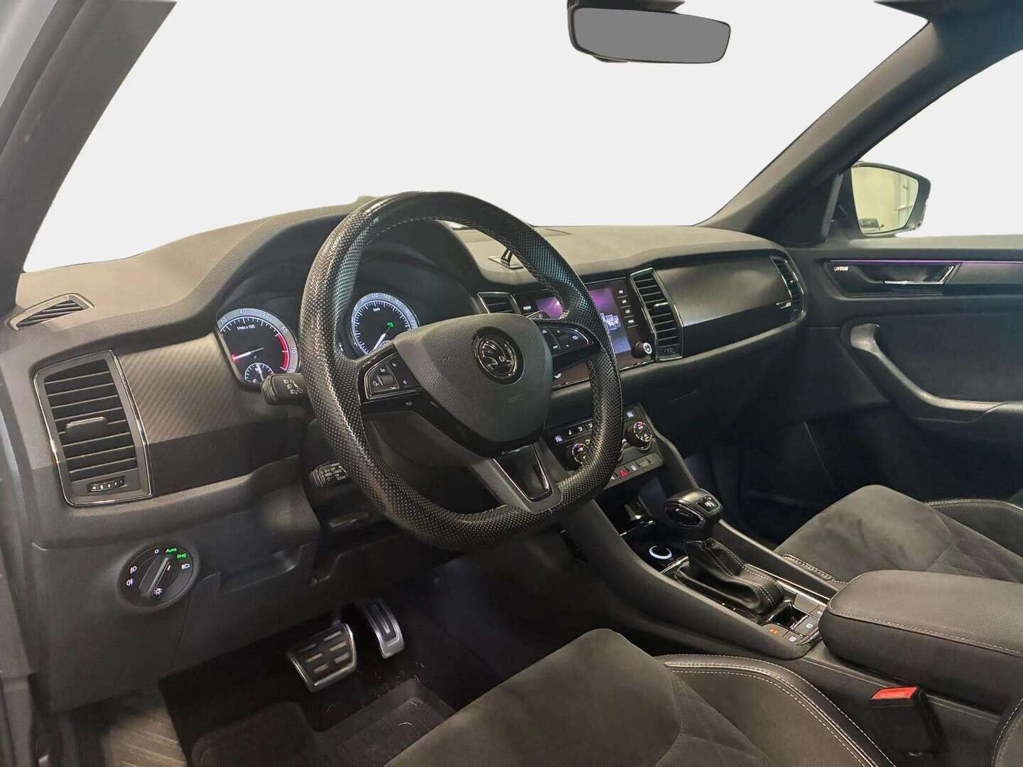 Skoda Kodiaq 2019 1,5 TSI ACT SportLine DSG Autom. -  | 7- Paikkainen | ACC | Webasto | Vetokoukku | Canton | 360 Kamera | Keyless | Sporttipenkit | Nahka/Alcantara | Ratinlämmitin | SmartLink | Muistipenkki | Suomi-auto | 2X Renkaat & Vanteet |