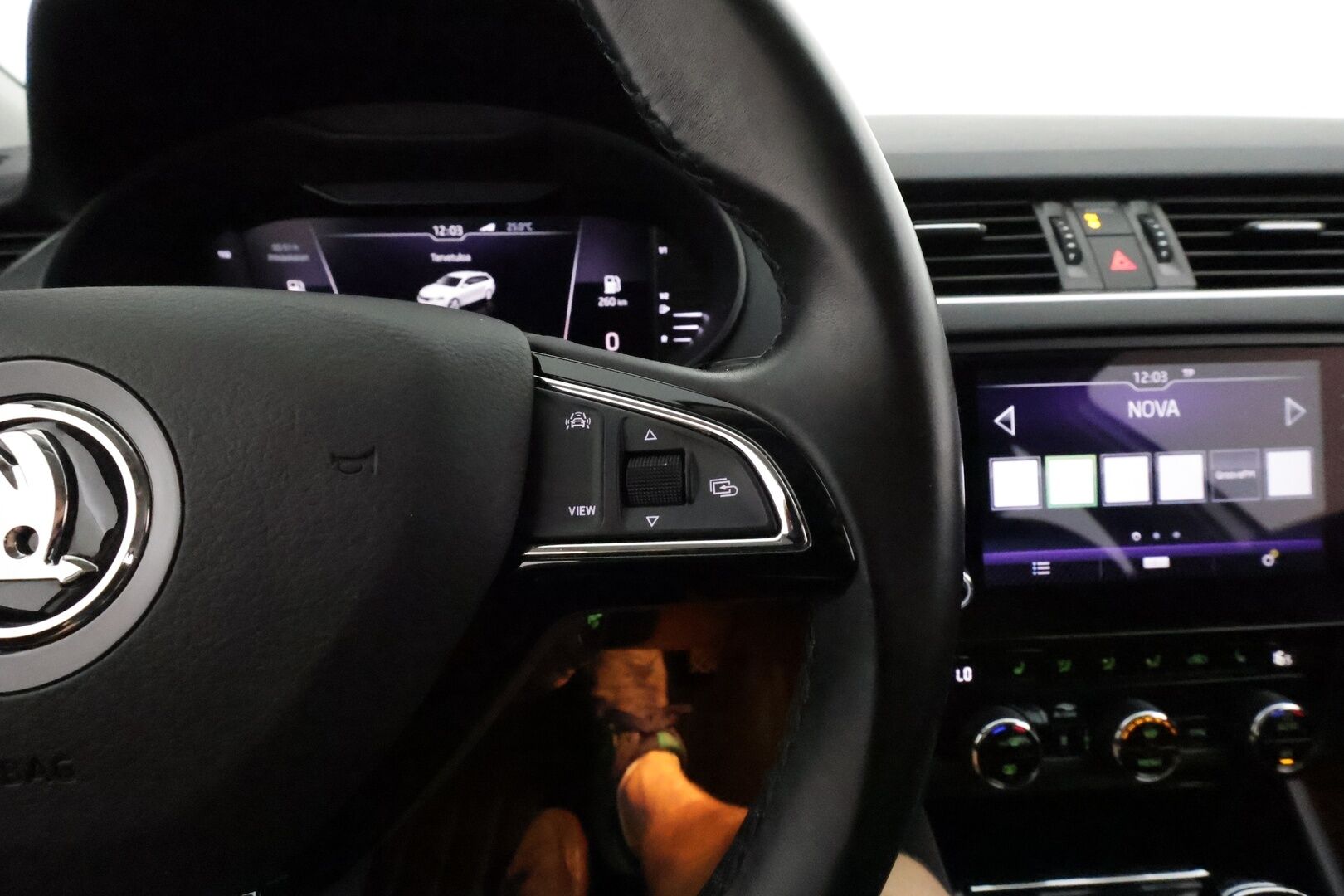 Skoda Octavia 2019 Combi 1,5 TSI Style DSG Autom. **Digimittaristo / Webasto / LED-valot / P.Kamera / Katveavustin / KeylessGO** - 1.om Suomi-auto / Kahdet Renkaat