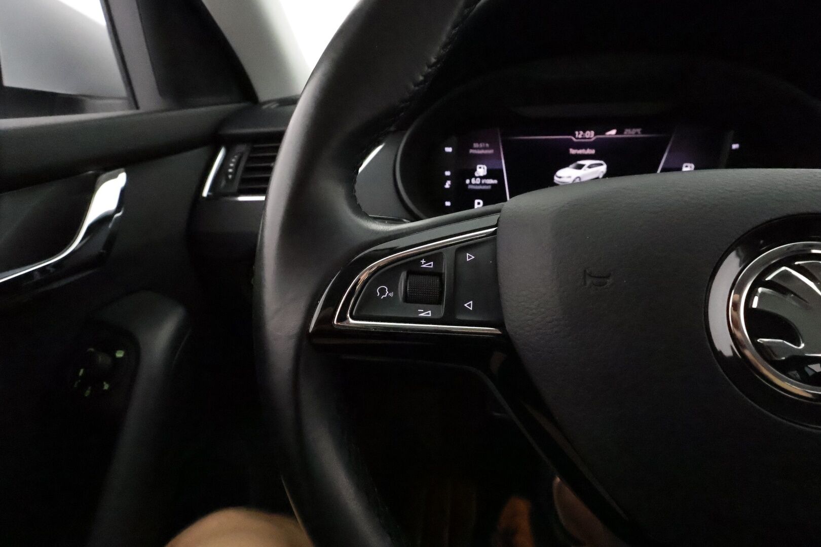 Skoda Octavia 2019 Combi 1,5 TSI Style DSG Autom. **Digimittaristo / Webasto / LED-valot / P.Kamera / Katveavustin / KeylessGO** - 1.om Suomi-auto / Kahdet Renkaat