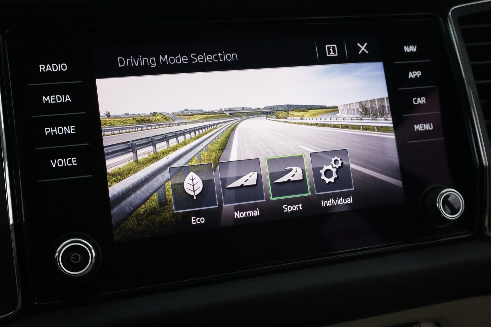 Skoda Kodiaq 2019 1,5 TSI ACT Style DSG Autom. 7-P - Suomi-auto | ACC | Canton | Muistipenkki | Koukku | Webasto | Jakohihna vaihdettu 03/2025