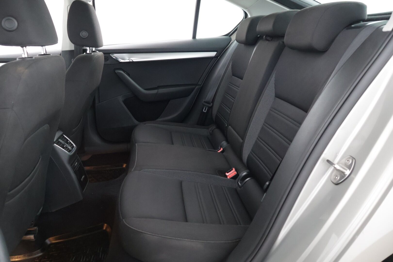 Skoda Octavia 2019 1,0 TSI Ambition ** WEBASTO / Vakkari /  Suomi-auto /  Ohjauspyörän lämmitys ** - Kahdet renkaat vanteineen! / Hyvä huoltohistoria