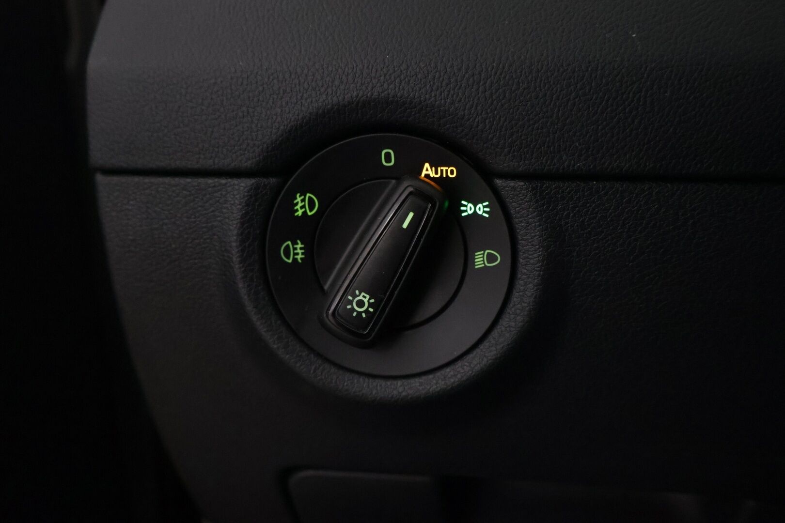 Skoda Octavia 2019 1,0 TSI Ambition ** WEBASTO / Vakkari /  Suomi-auto /  Ohjauspyörän lämmitys ** - Kahdet renkaat vanteineen! / Hyvä huoltohistoria