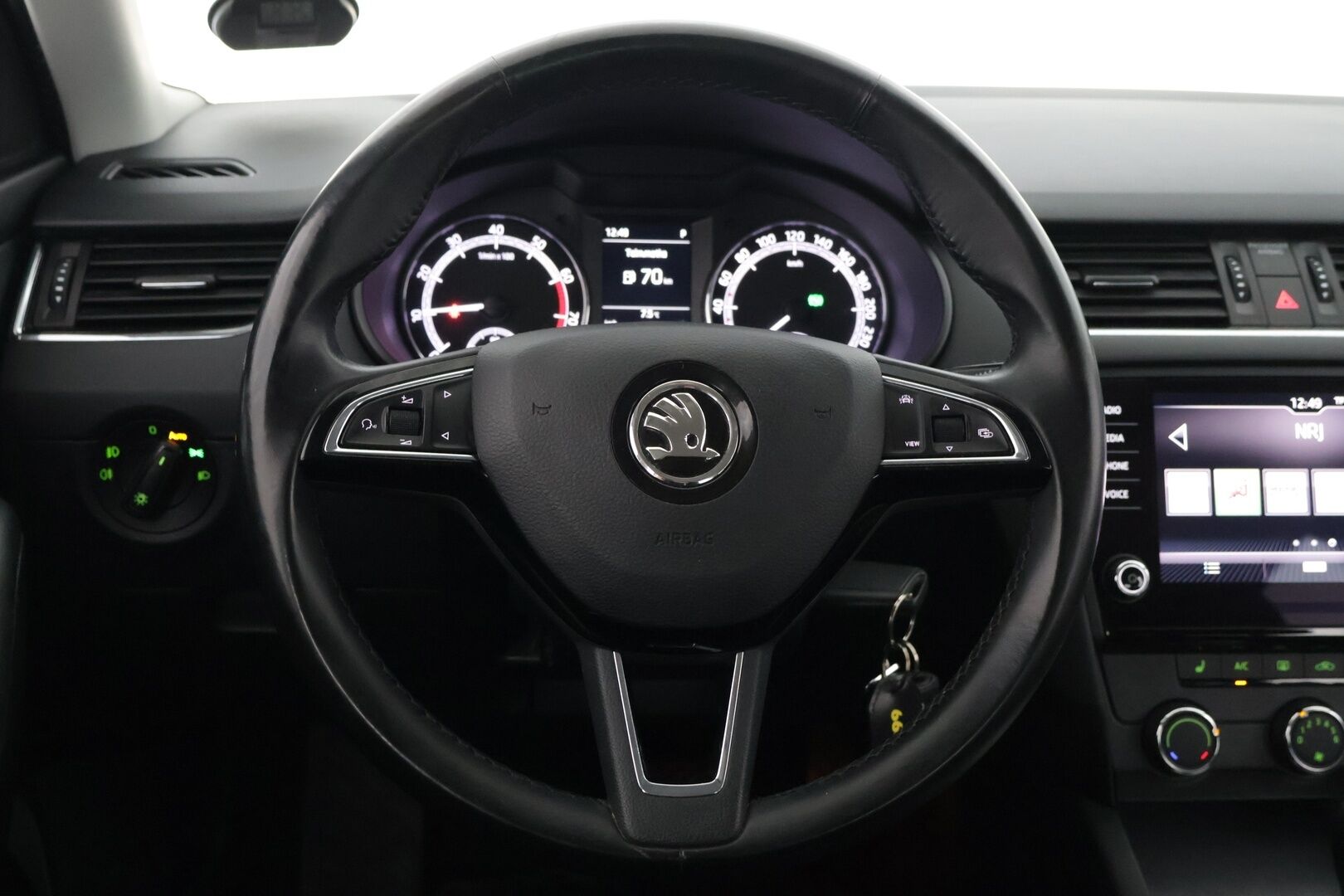 Skoda Octavia 2019 1,0 TSI Ambition ** WEBASTO / Vakkari /  Suomi-auto /  Ohjauspyörän lämmitys ** - Kahdet renkaat vanteineen! / Hyvä huoltohistoria