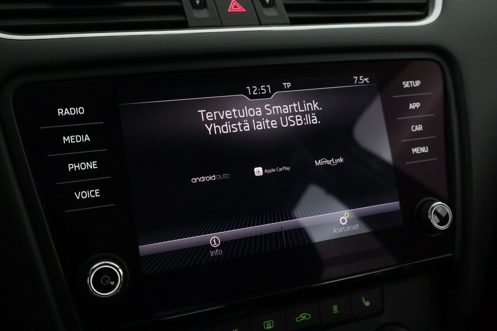 Skoda Octavia 2019 1,0 TSI Ambition ** WEBASTO / Vakkari /  Suomi-auto /  Ohjauspyörän lämmitys ** - Kahdet renkaat vanteineen! / Hyvä huoltohistoria