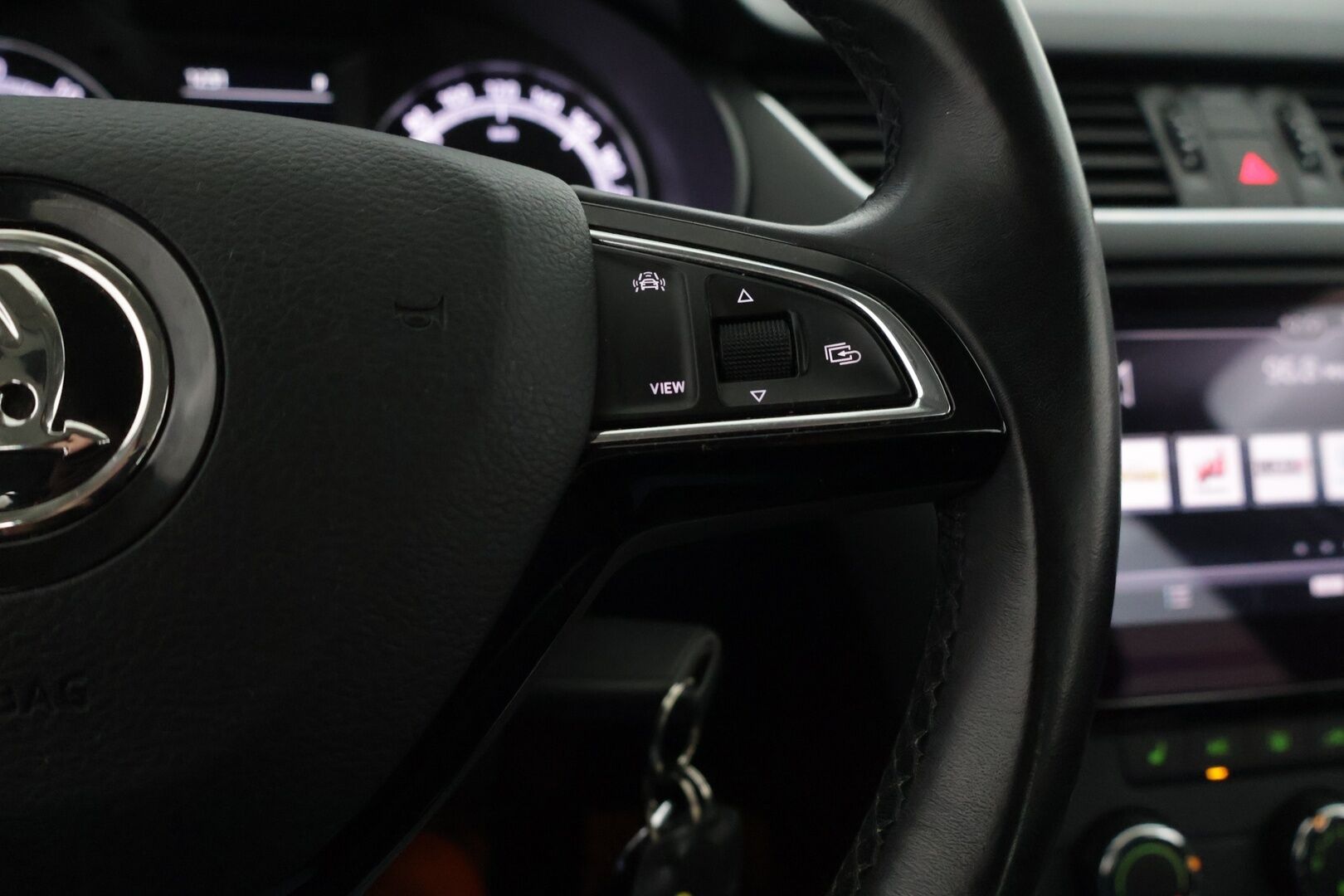 Skoda Octavia 2019 1,0 TSI Ambition ** WEBASTO / Vakkari /  Suomi-auto /  Ohjauspyörän lämmitys ** - Kahdet renkaat vanteineen! / Hyvä huoltohistoria