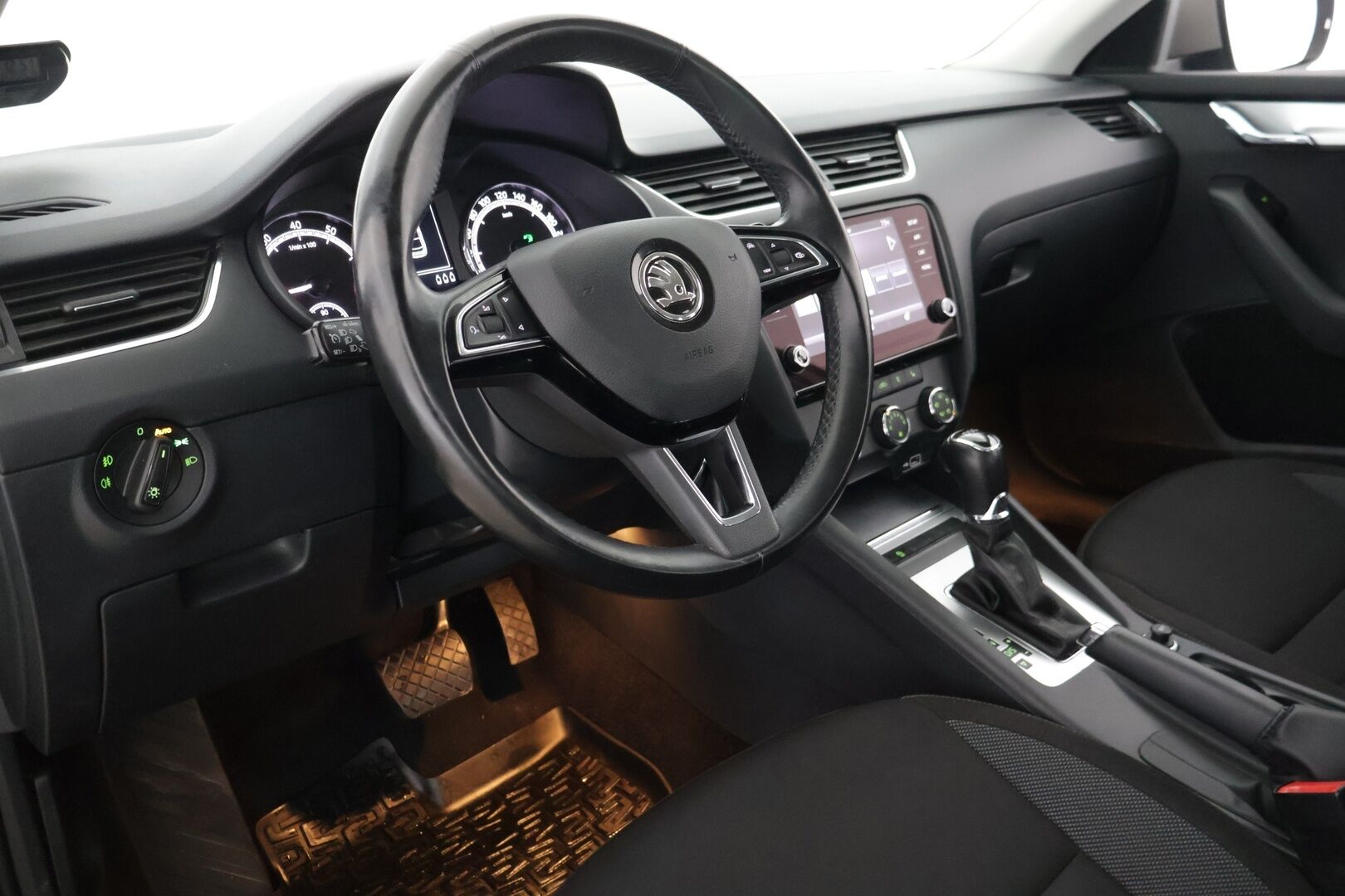 Skoda Octavia 2019 1,0 TSI Ambition ** WEBASTO / Vakkari /  Suomi-auto /  Ohjauspyörän lämmitys ** - Kahdet renkaat vanteineen! / Hyvä huoltohistoria