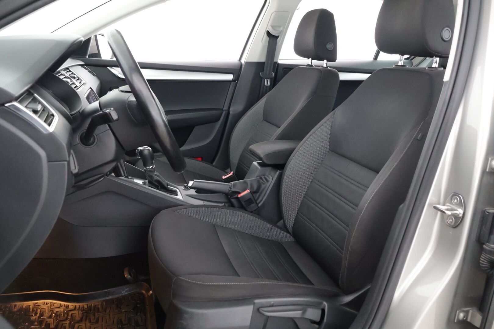 Skoda Octavia 2019 1,0 TSI Ambition ** WEBASTO / Vakkari /  Suomi-auto /  Ohjauspyörän lämmitys ** - Kahdet renkaat vanteineen! / Hyvä huoltohistoria