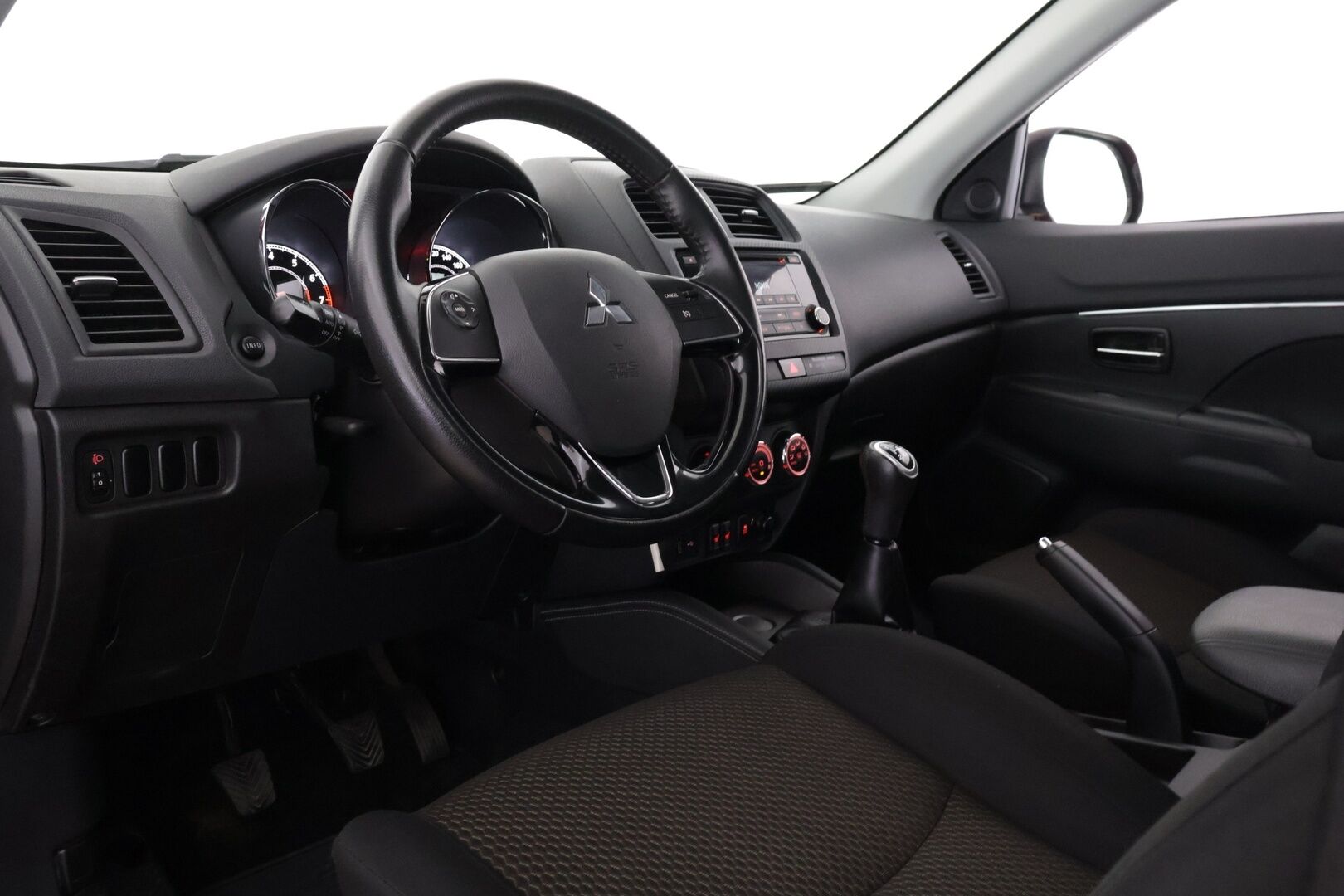 Mitsubishi ASX 2019 1,6 MIVEC Invite Business 5MT *Vetokoukku / Lohkolämm. / Vakkari / Autom. ilmastointi* - *Suomi-auto / 2x renkaat ja vanteet / Fiksu yksilö*
