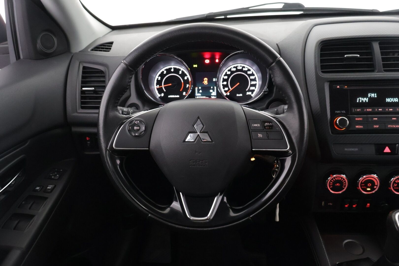 Mitsubishi ASX 2019 1,6 MIVEC Invite Business 5MT *Vetokoukku / Lohkolämm. / Vakkari / Autom. ilmastointi* - *Suomi-auto / 2x renkaat ja vanteet / Fiksu yksilö*