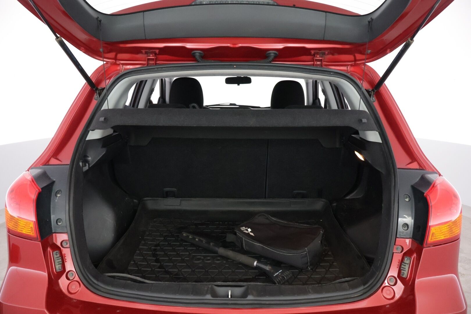 Mitsubishi ASX 2019 1,6 MIVEC Invite Business 5MT *Vetokoukku / Lohkolämm. / Vakkari / Autom. ilmastointi* - *Suomi-auto / 2x renkaat ja vanteet / Fiksu yksilö*
