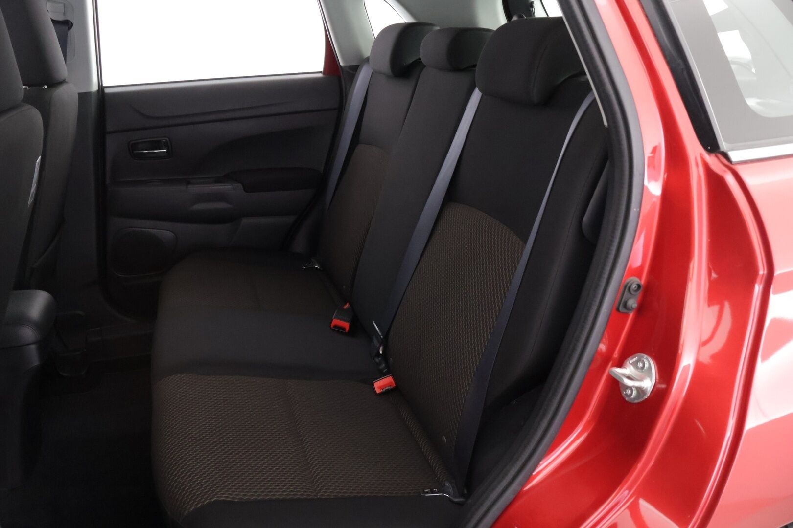 Mitsubishi ASX 2019 1,6 MIVEC Invite Business 5MT *Vetokoukku / Lohkolämm. / Vakkari / Autom. ilmastointi* - *Suomi-auto / 2x renkaat ja vanteet / Fiksu yksilö*