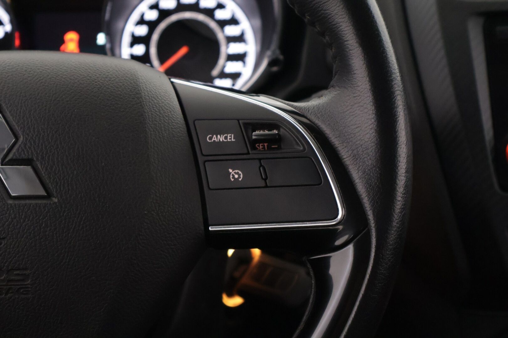 Mitsubishi ASX 2019 1,6 MIVEC Invite Business 5MT *Vetokoukku / Lohkolämm. / Vakkari / Autom. ilmastointi* - *Suomi-auto / 2x renkaat ja vanteet / Fiksu yksilö*
