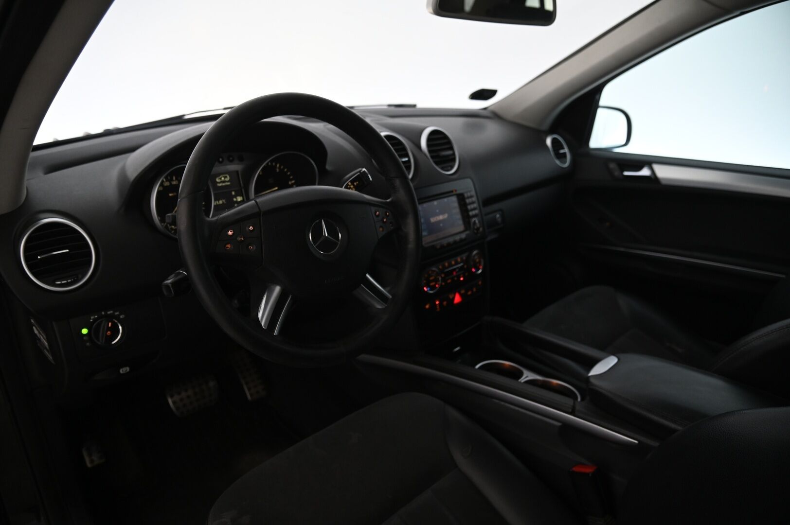 Mercedes-Benz ML 2008 ML 420 CDI 4MATIC Farmari (AC) 5ov 3996cm3 A - Tämä auto myydään YritysOutletissa vain yrityksille! | Kattoikkuna | Harman&Kardon | Vetokoukku | Lisävalot | 2x alut | Muisti