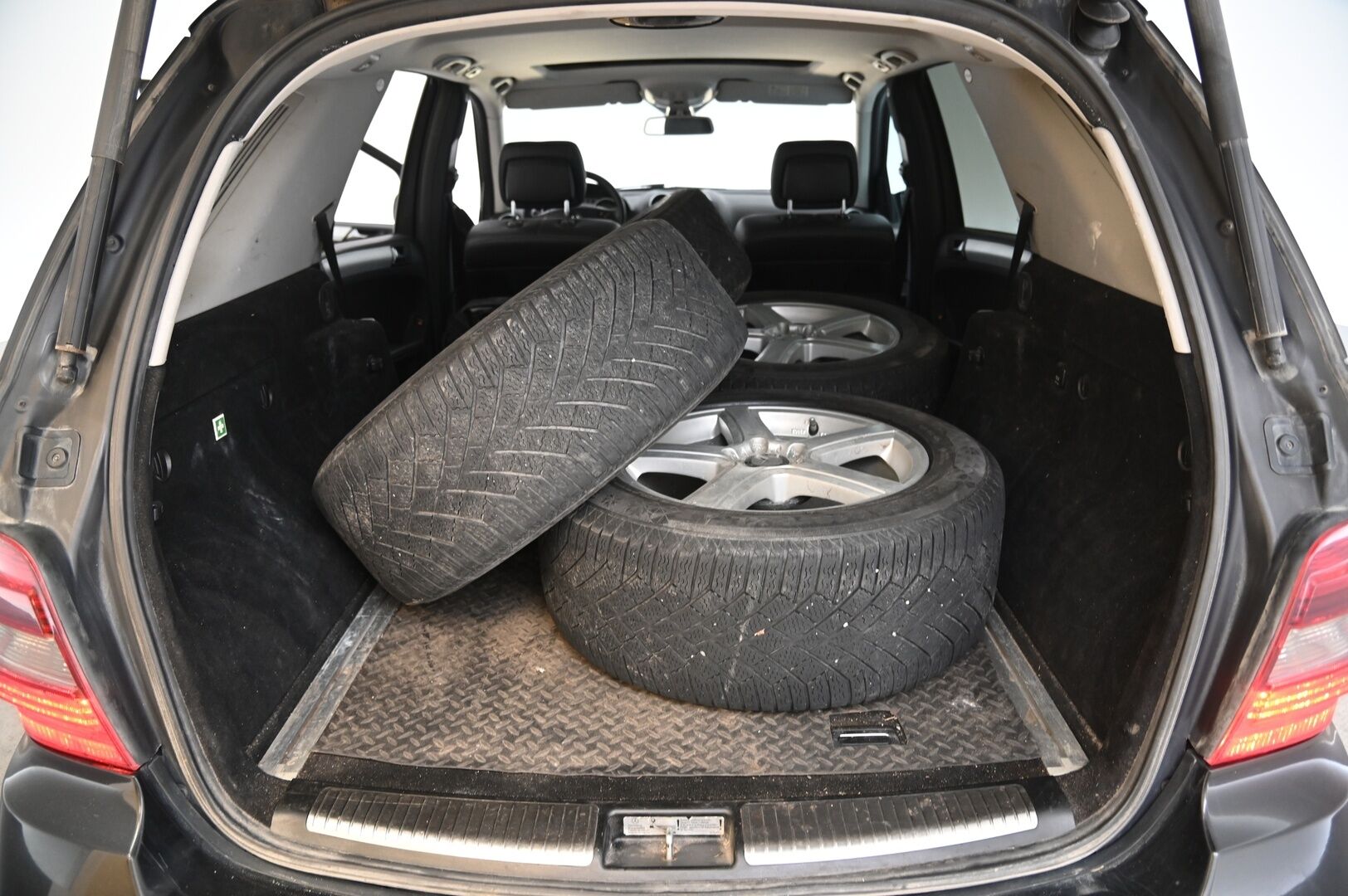 Mercedes-Benz ML 2008 ML 420 CDI 4MATIC Farmari (AC) 5ov 3996cm3 A - Tämä auto myydään YritysOutletissa vain yrityksille! | Kattoikkuna | Harman&Kardon | Vetokoukku | Lisävalot | 2x alut | Muisti