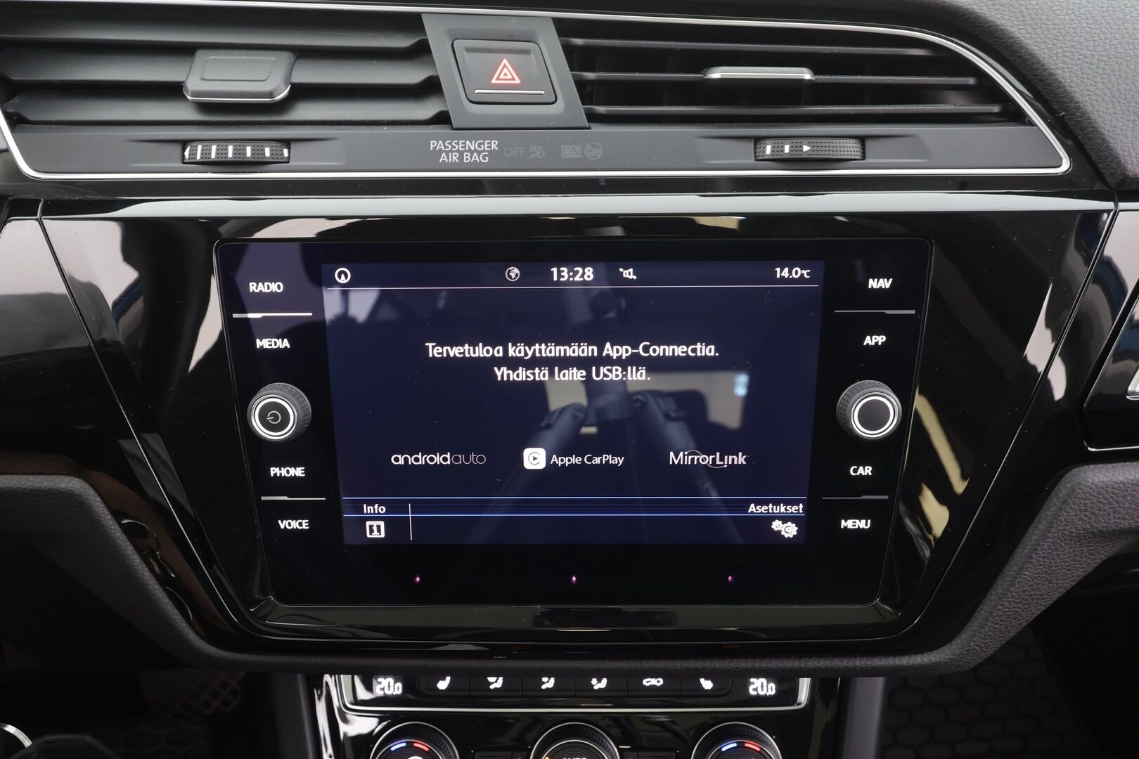 Volkswagen Touran 2019 Comfortline 1,5 TSI EVO 110 kW (150 hv) DSG-automaatti 7-P - | Panorama | Webasto | ACC | LED | P.Kamera | Hierovat Penkit | Navi | Apple&Android | Suomi-auto | Kahdet renkaat |