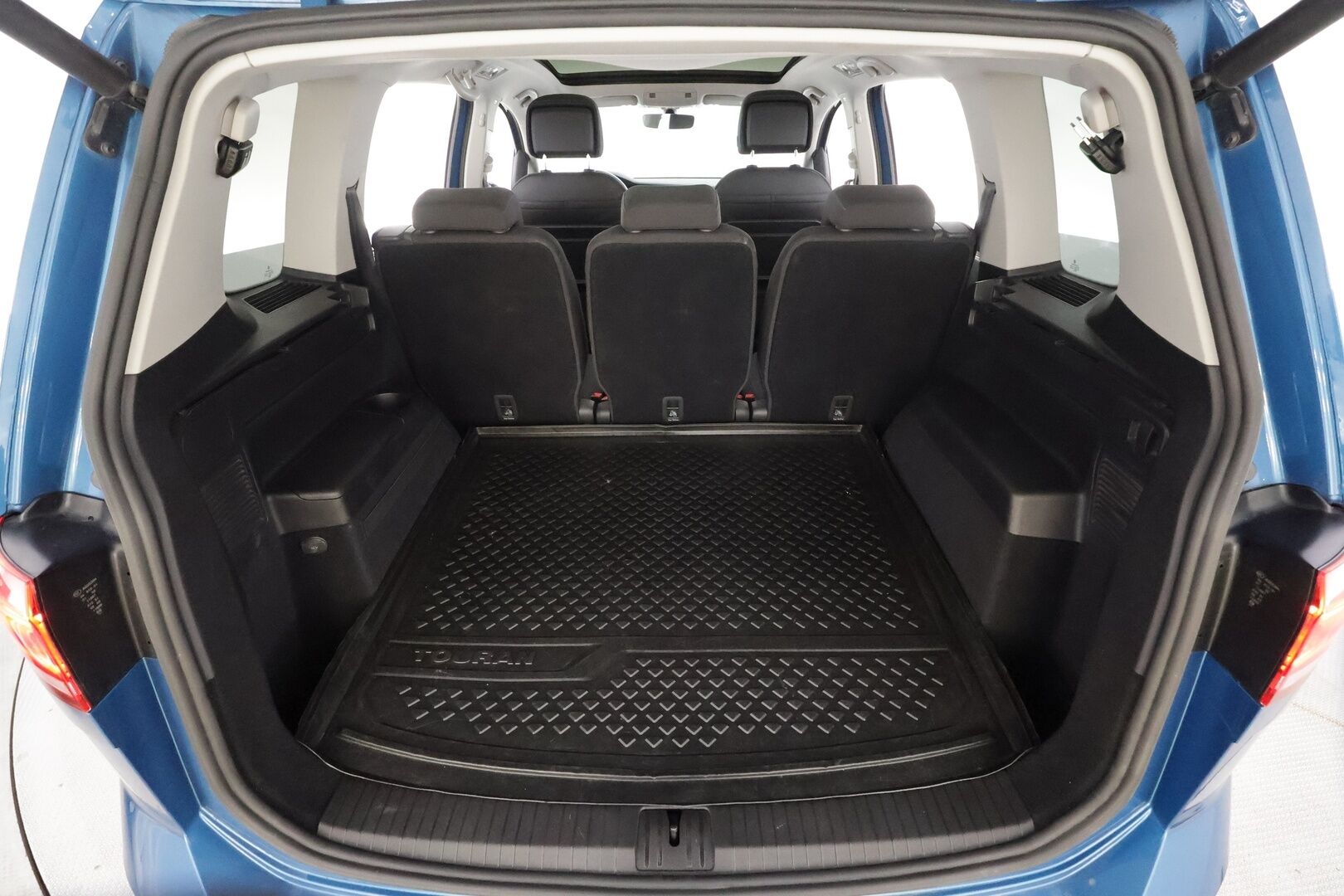Volkswagen Touran 2019 Comfortline 1,5 TSI EVO 110 kW (150 hv) DSG-automaatti 7-P - | Panorama | Webasto | ACC | LED | P.Kamera | Hierovat Penkit | Navi | Apple&Android | Suomi-auto | Kahdet renkaat |